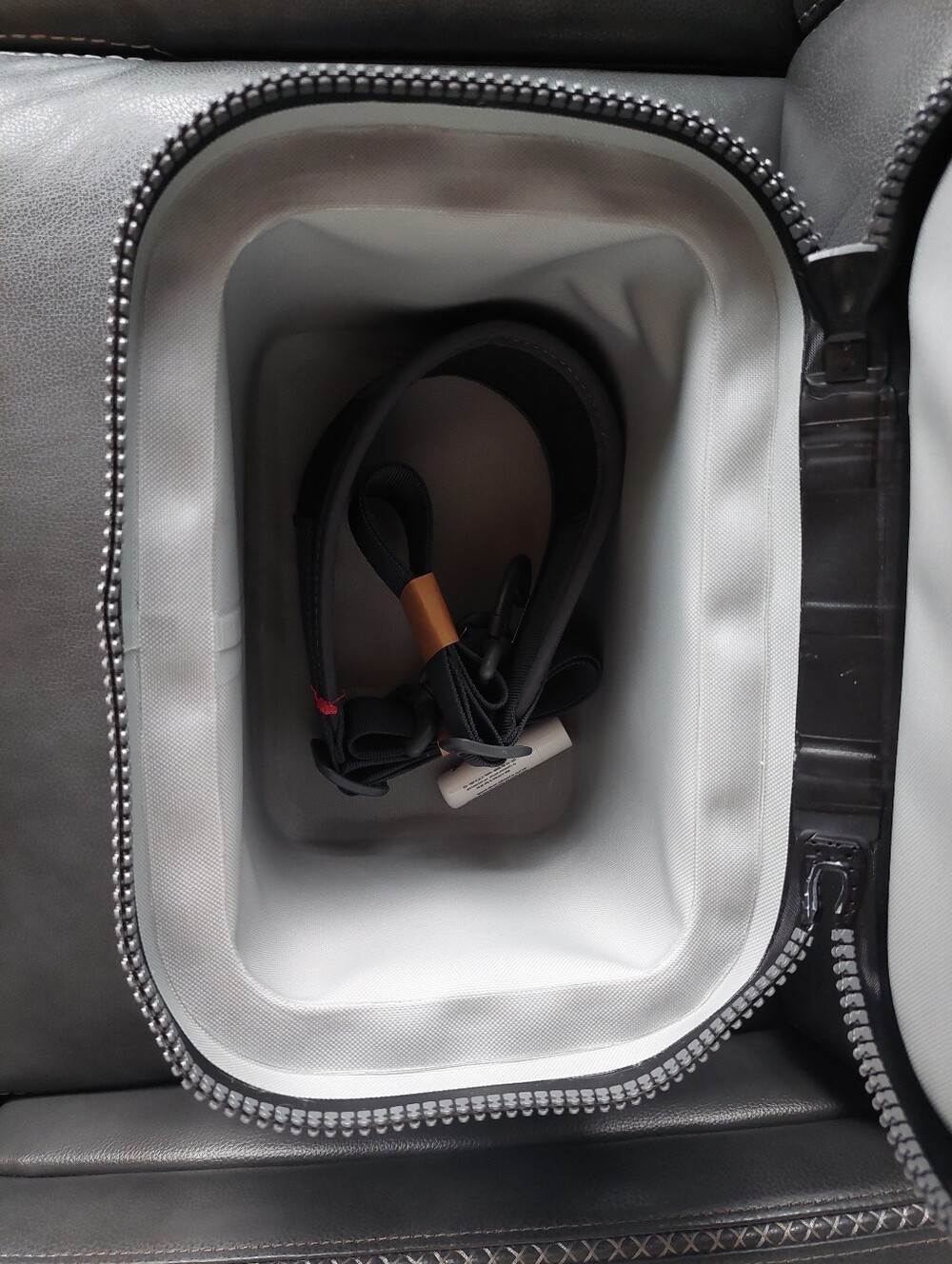 Yeti Navy and Gray Cooler New Without Tags - Picture 9 of 13